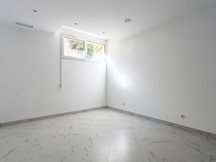 Image No.41-8 Bed House for sale