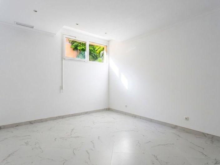 Image No.41-8 Bed Villa for sale