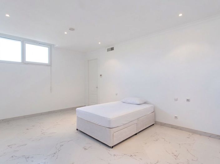 Image No.43-8 Bed Villa for sale