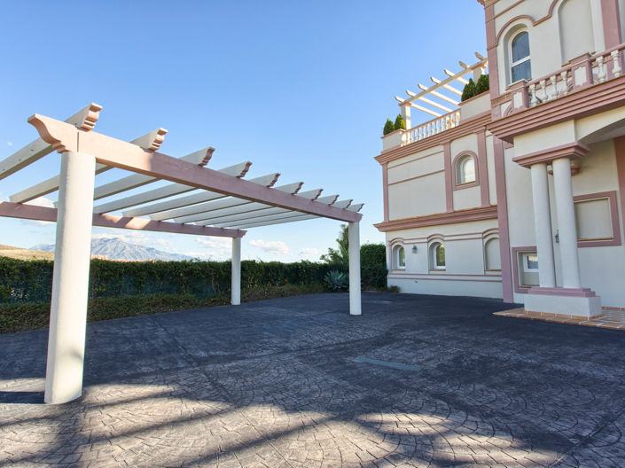 Image No.44-8 Bed Villa for sale