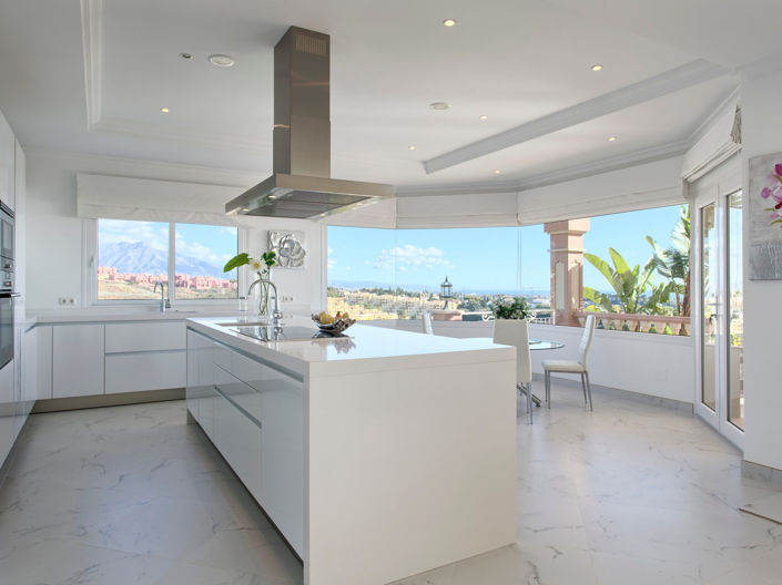 Image No.48-8 Bed House for sale