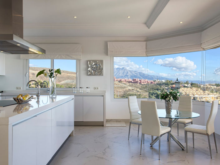 Image No.5-8 Bed House for sale