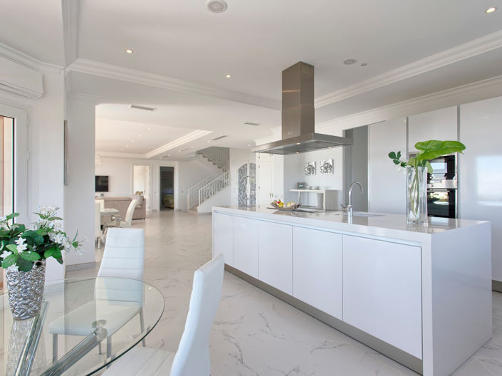 Image No.6-8 Bed House for sale