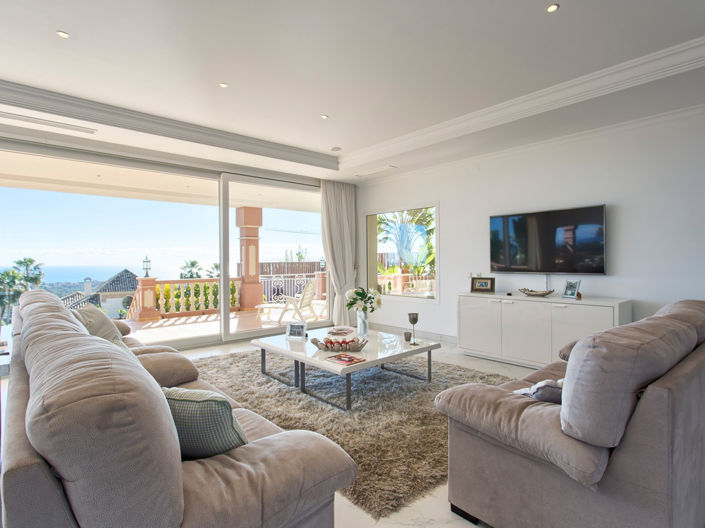 Image No.8-8 Bed House for sale