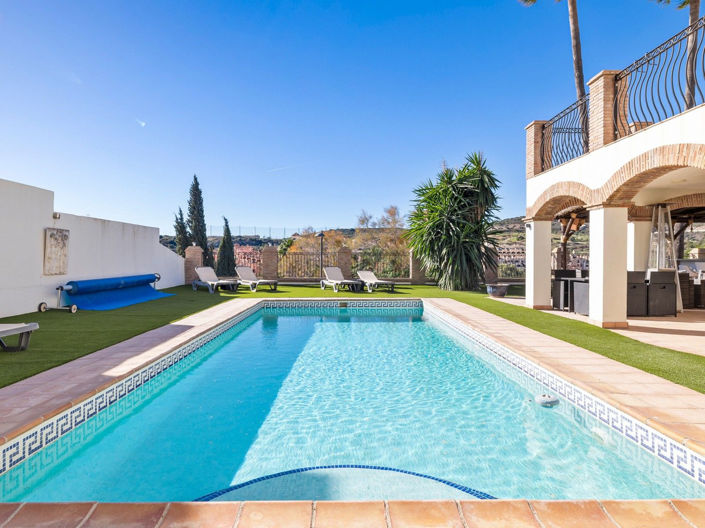 Image No.2-4 Bed House for sale