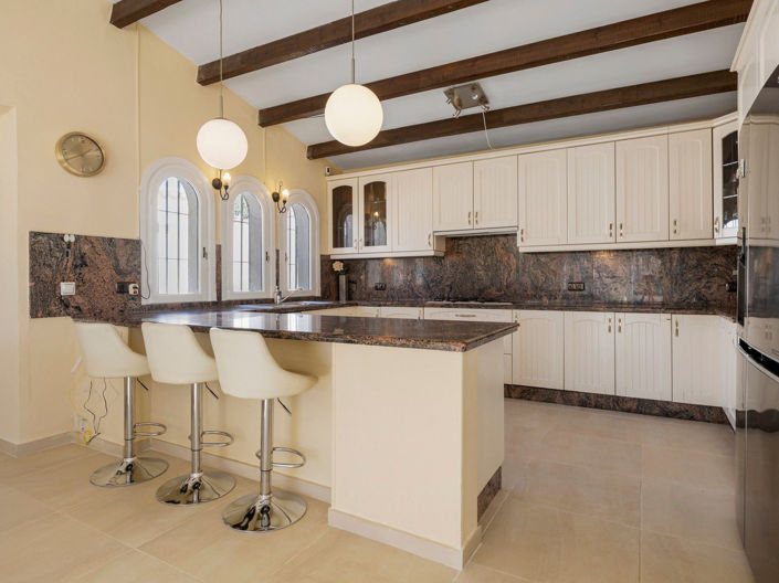 Image No.40-4 Bed House for sale