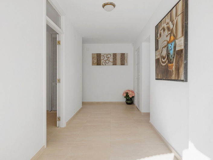 Image No.9-4 Bed House for sale