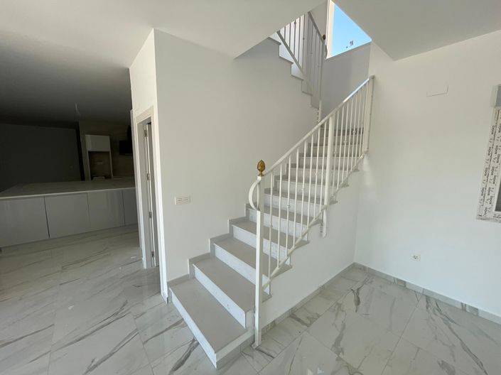 Image No.4-6 Bed Villa for sale