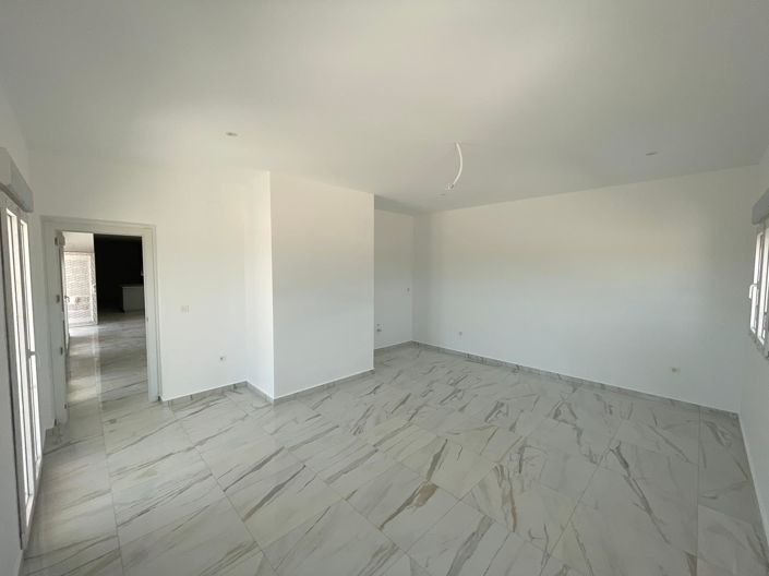 Image No.9-6 Bed Villa for sale