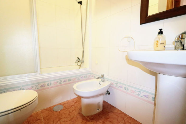 Image No.17-4 Bed House for sale