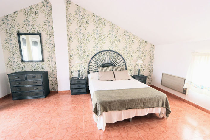 Image No.19-4 Bed House for sale