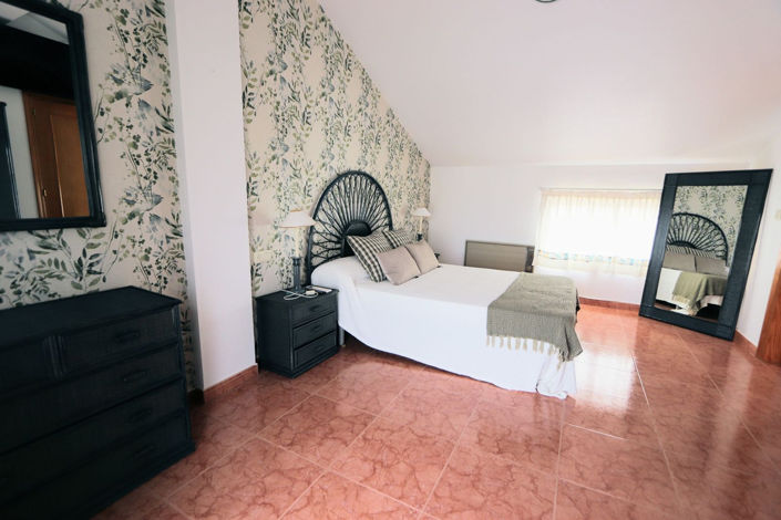 Image No.20-4 Bed House for sale