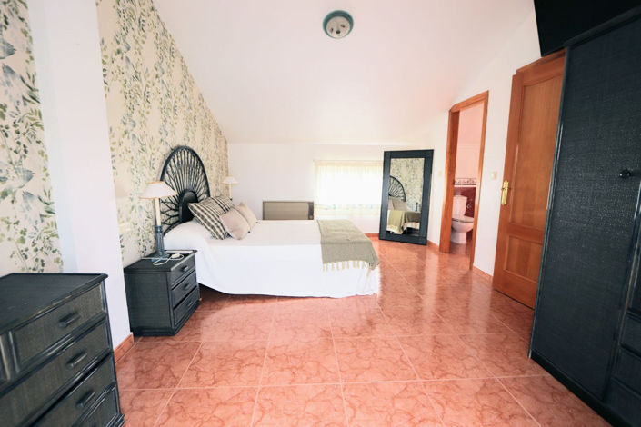 Image No.22-4 Bed House for sale