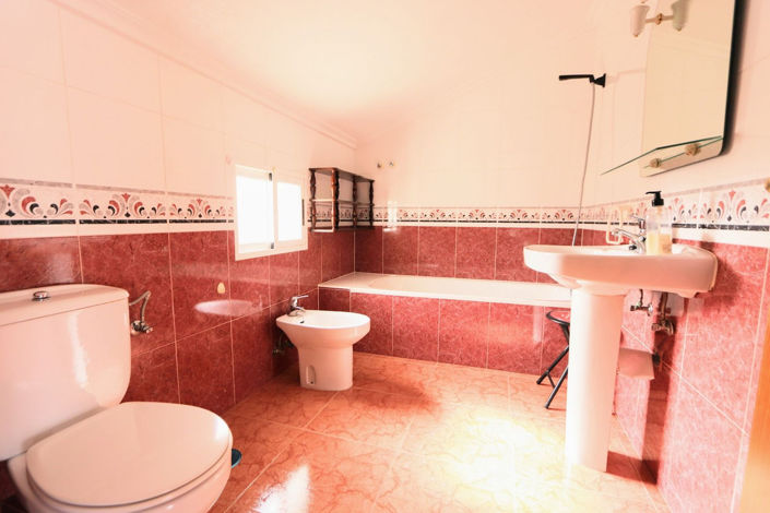 Image No.23-4 Bed House for sale