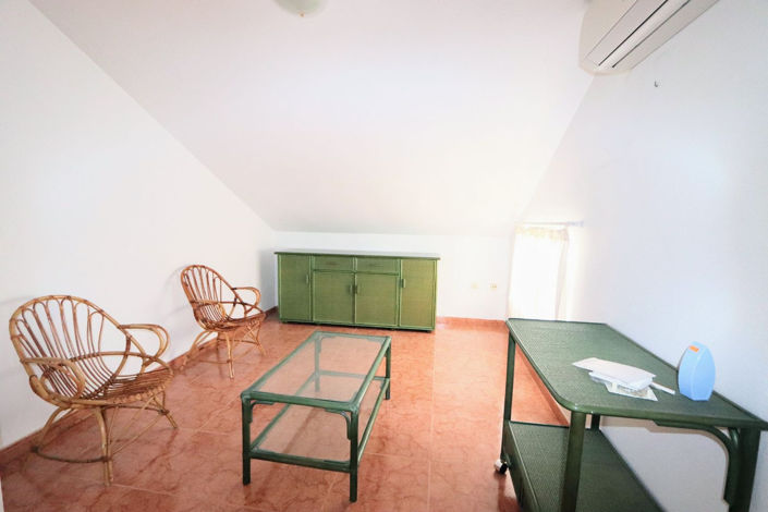 Image No.25-4 Bed House for sale