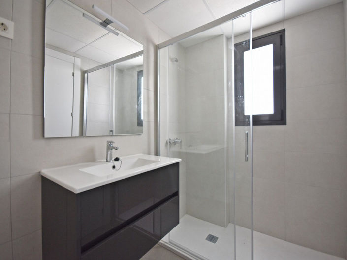 Image No.20-3 Bed House for sale