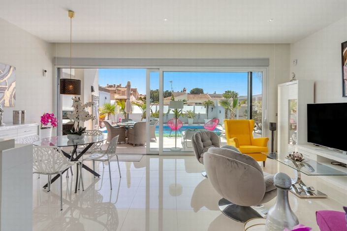 Image No.15-3 Bed Villa for sale