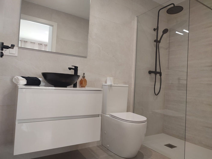 Image No.8-3 Bed House for sale