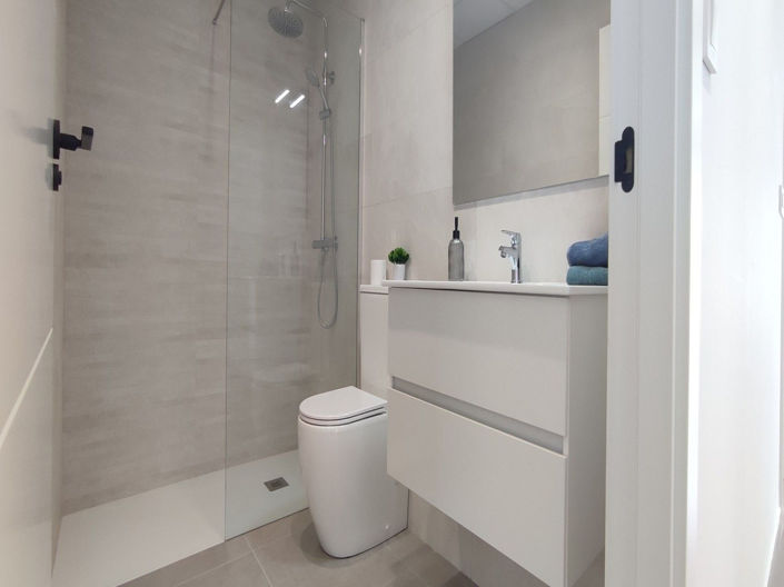 Image No.12-3 Bed House for sale