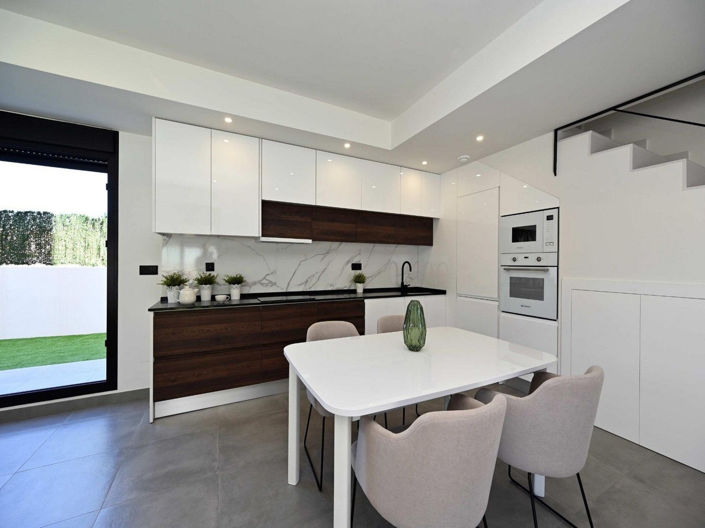 Image No.13-2 Bed House for sale