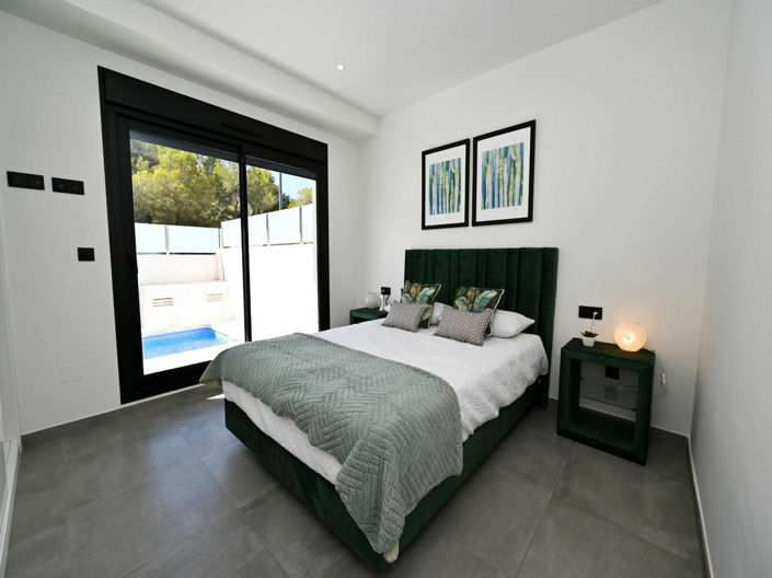 Image No.14-2 Bed House for sale