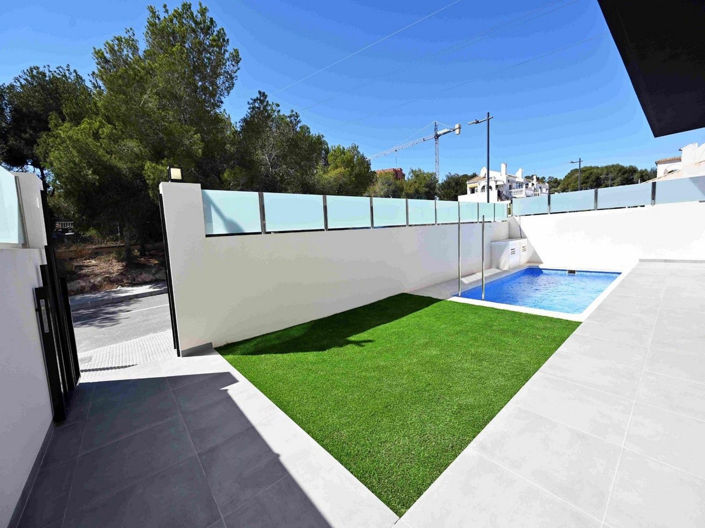 Image No.15-2 Bed House for sale