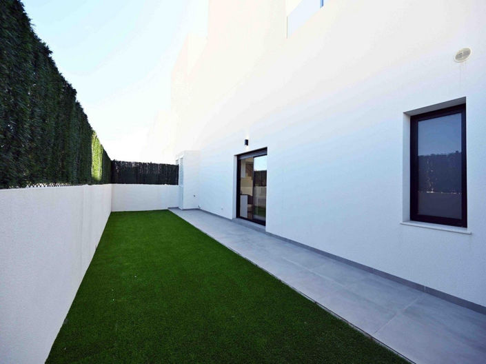Image No.16-2 Bed House for sale