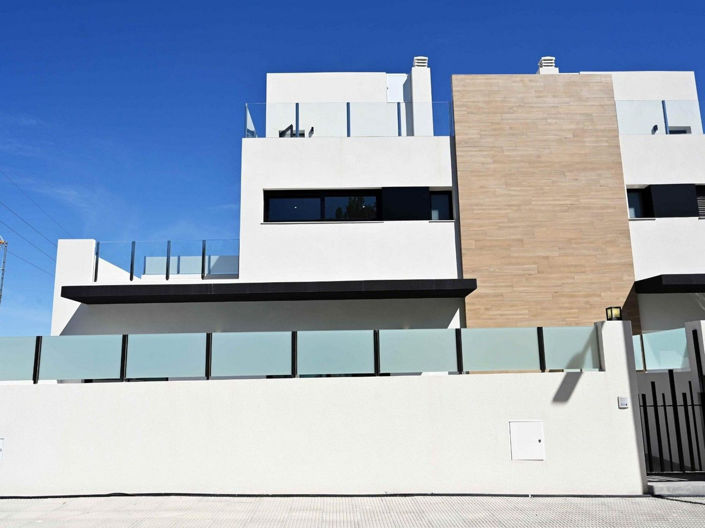 Image No.17-2 Bed House for sale