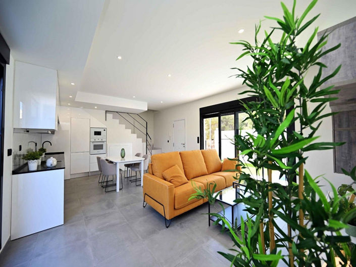 Image No.4-2 Bed House for sale