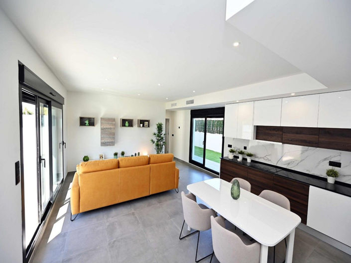 Image No.5-2 Bed House for sale