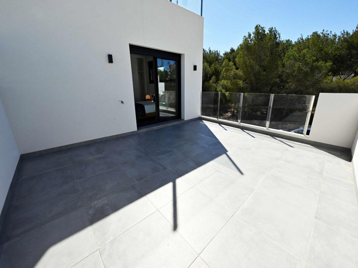 Image No.9-2 Bed House for sale