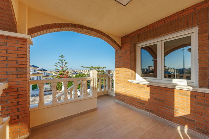 Image No.4-4 Bed Villa for sale