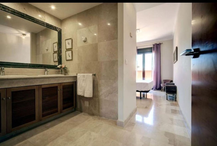 Image No.8-3 Bed House for sale