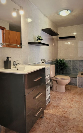 Image No.22-8 Bed House for sale