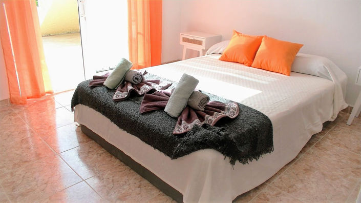 Image No.28-8 Bed House for sale