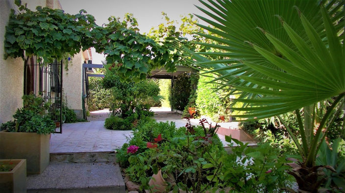 Image No.6-8 Bed House for sale