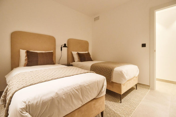 Image No.33-2 Bed Property for sale