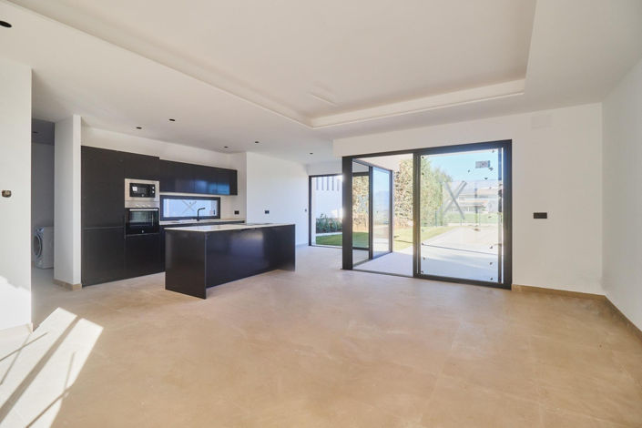 Image No.25-4 Bed Villa for sale