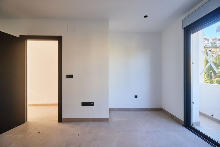 Image No.33-4 Bed Villa for sale