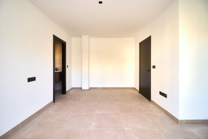 Image No.35-4 Bed Villa for sale