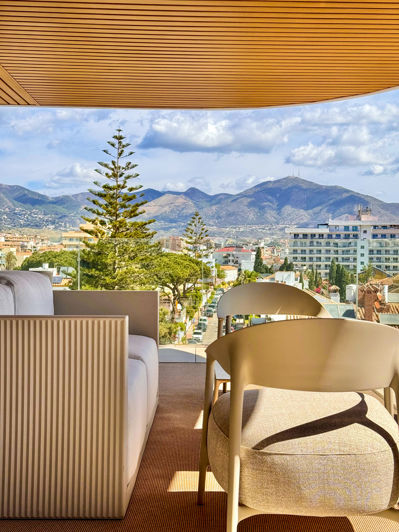 Image No.10-2 Bed Property for sale