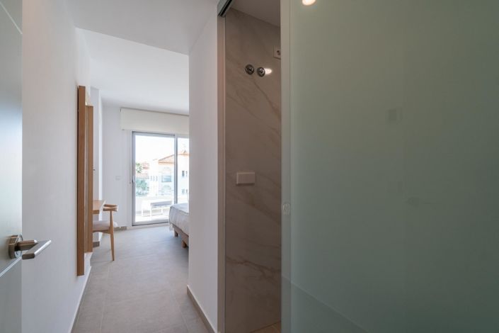 Image No.27-3 Bed Apartment for sale