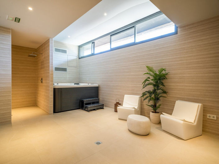 Image No.6-4 Bed House for sale