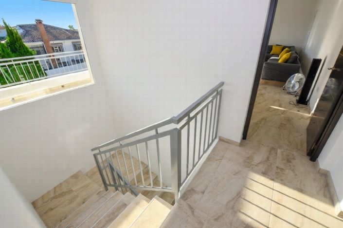 Image No.10-6 Bed Villa for sale