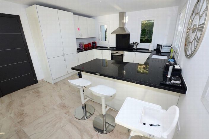 Image No.11-6 Bed Villa for sale