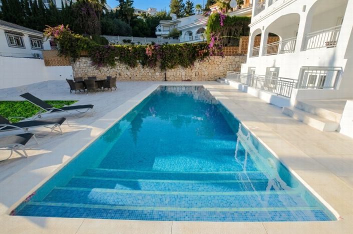 Image No.2-6 Bed Villa for sale