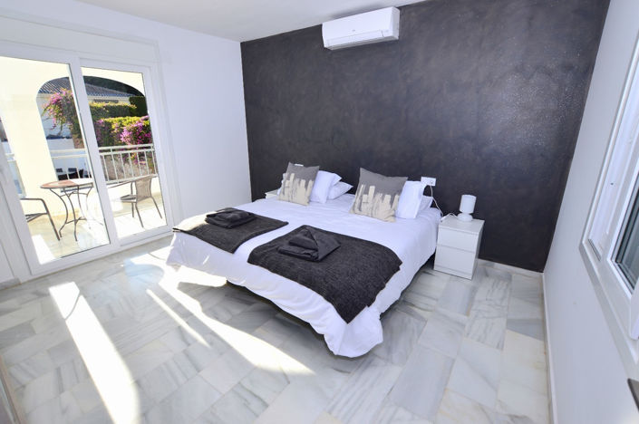 Image No.26-6 Bed House for sale