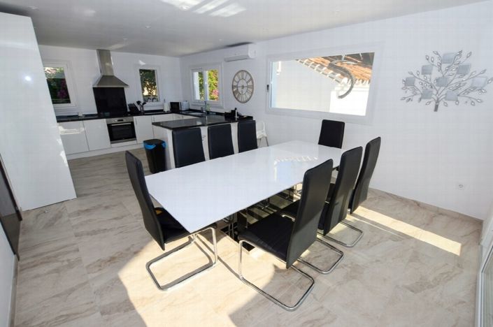 Image No.12-6 Bed Villa for sale