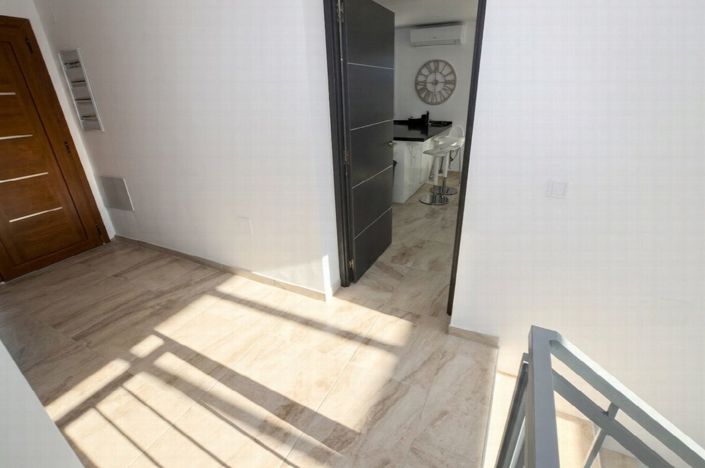 Image No.19-6 Bed Villa for sale