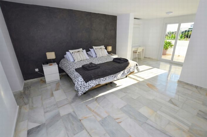Image No.27-6 Bed Villa for sale